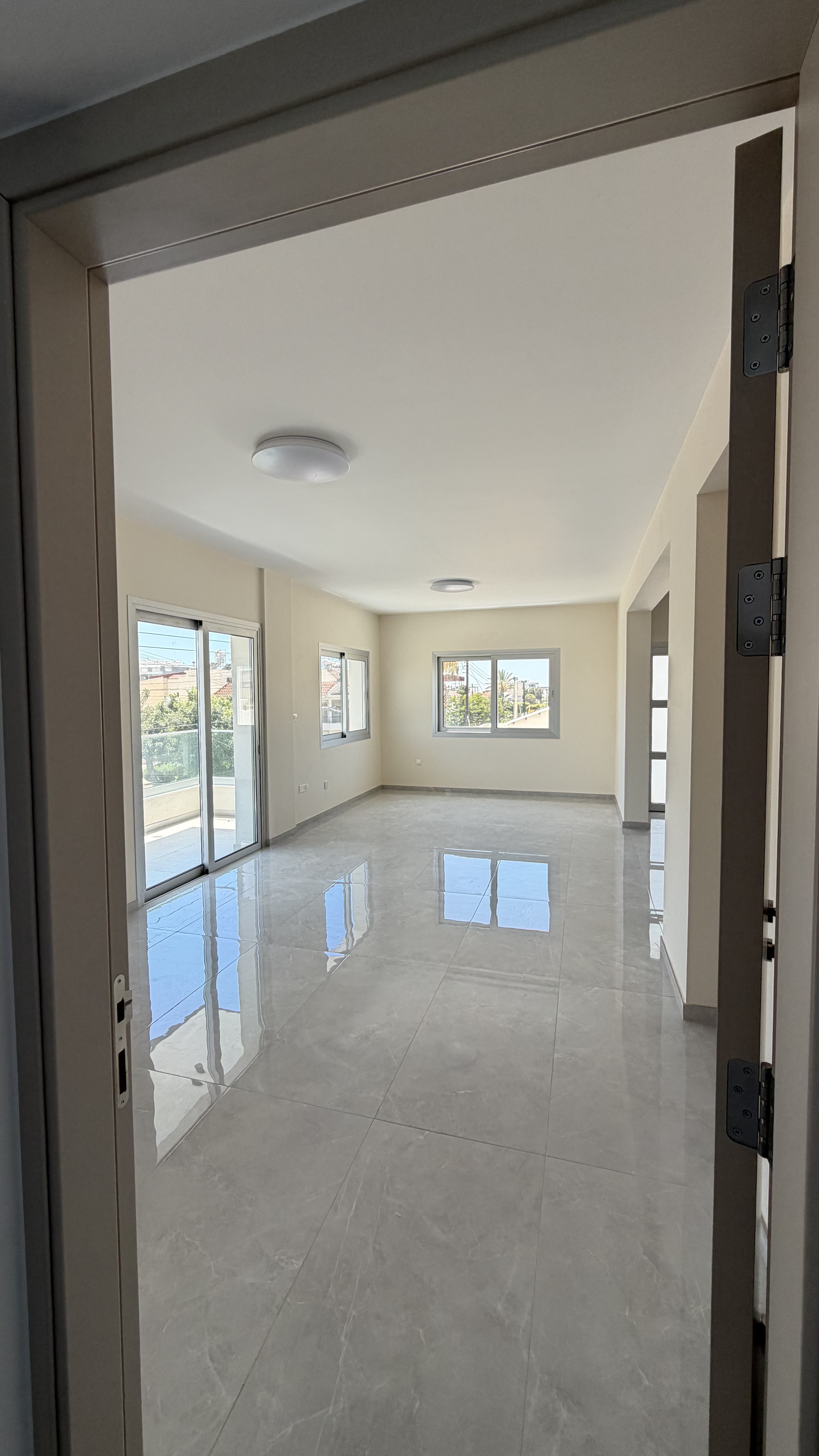 Modern new flat in Limassol photo 1