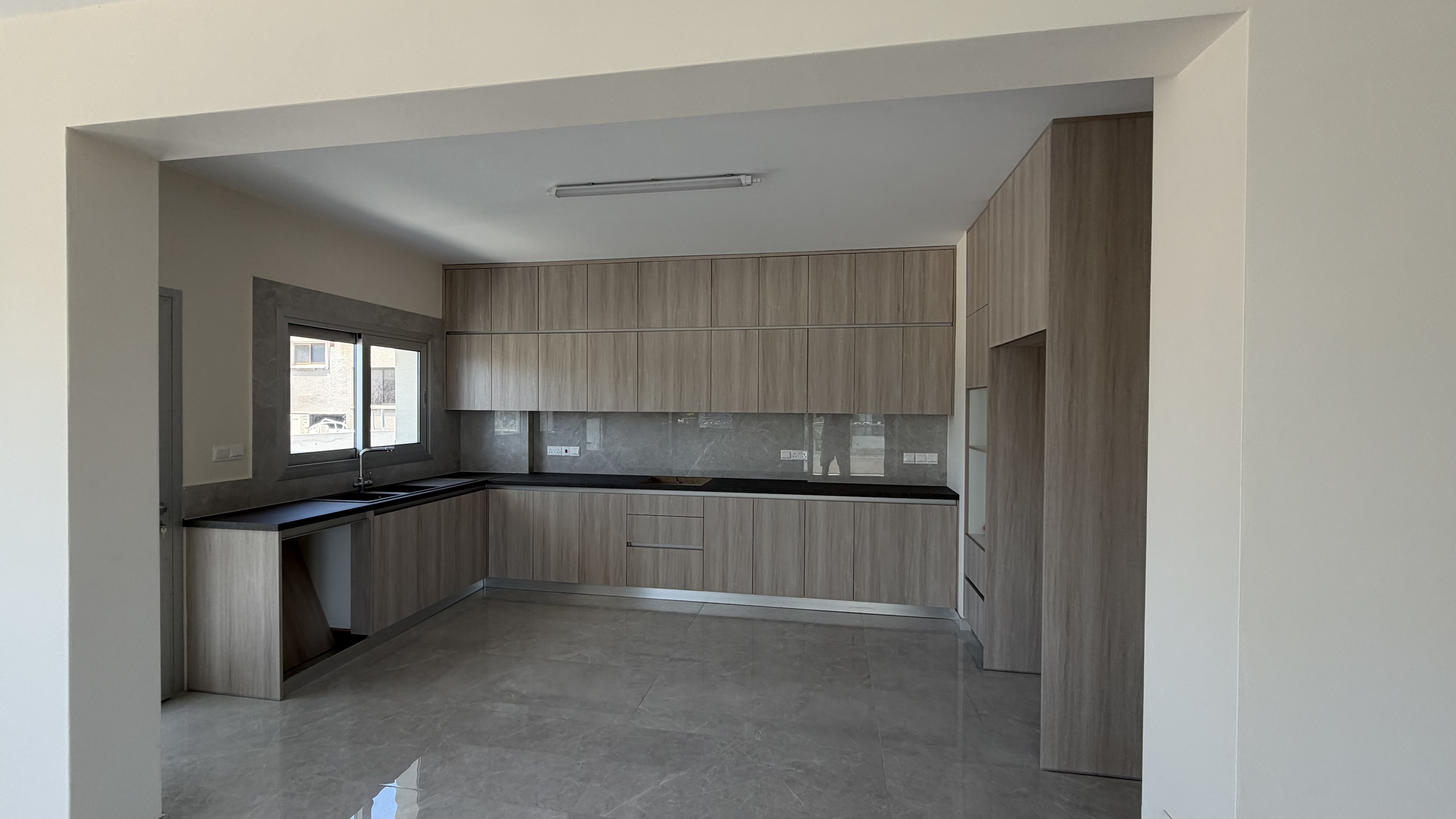 Modern new flat in Limassol photo 8